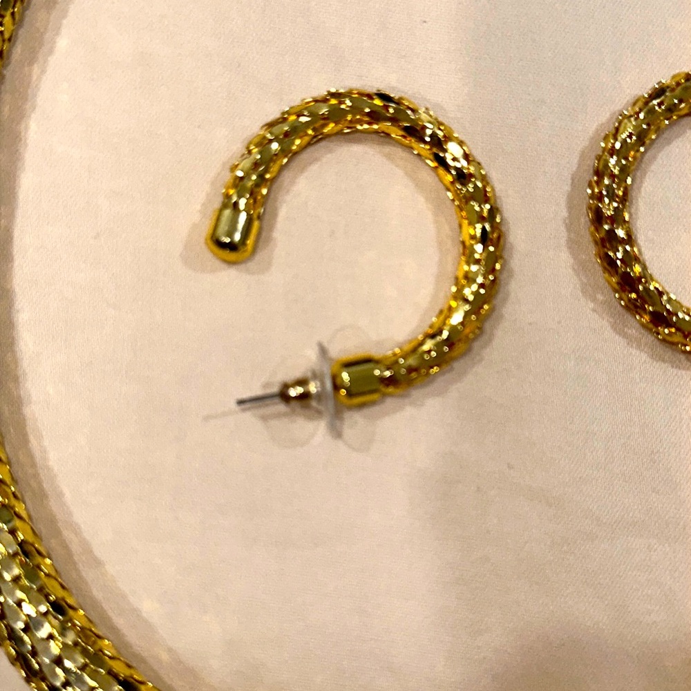 Gold chain necklace